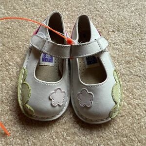 L'Amour White and Green Kids Mary Jane Shoes